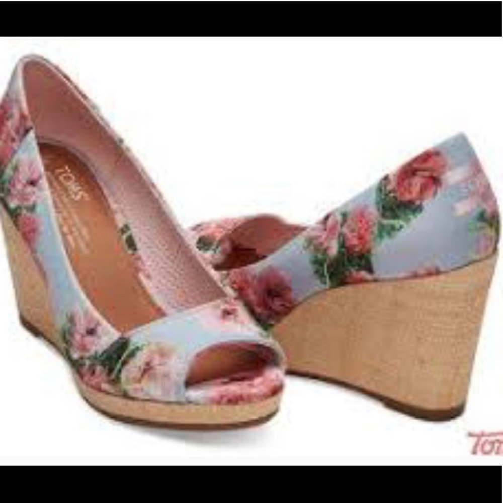 EUC Toms size 9 blue floral wedges